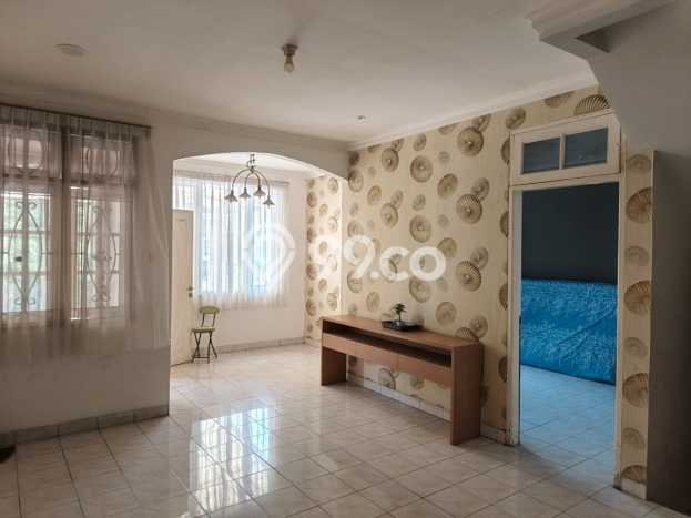 Jual Rumah Eksklusif 4 KT di Legenda Wisata, Jakarta Timur Jual Rumah Eksklusif 4 KT di Legenda Wisata, Jakarta Timur