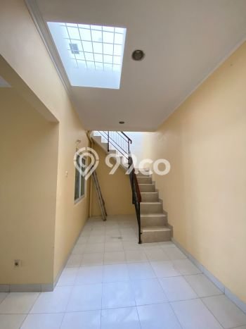 Disewakan! Rumah 3 Kamar Tidur &
2 Kamar Mandi di Kota Wisata, Jakarta Timur Disewakan! Rumah 3 Kamar Tidur &
2 Kamar Mandi di Kota Wisata, Jakarta Timur