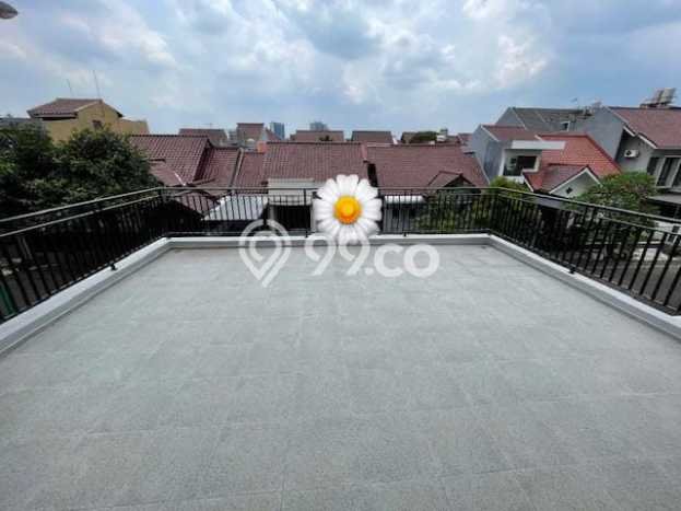 Jual Rumah Luas Elegan Dengan View Eksklusif di Raffles Hills, Jakarta Timur Jual Rumah Luas Elegan Dengan View Eksklusif di Raffles Hills, Jakarta Timur