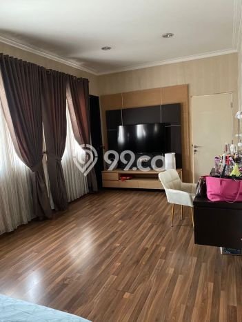 Dijual Rumah Luas Elegan Dengan View Eksklusif di Kota Wisata, Jakarta Timur Dijual Rumah Luas Elegan Dengan View Eksklusif di Kota Wisata, Jakarta Timur