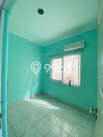 Disewakan! Rumah 3 Kamar Tidur &
2 Kamar Mandi di Kota Wisata, Jakarta Timur Disewakan! Rumah 3 Kamar Tidur &
2 Kamar Mandi di Kota Wisata, Jakarta Timur