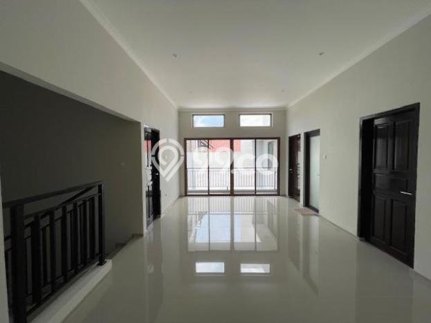 Jual Rumah Luas Elegan Dengan View Eksklusif di Raffles Hills, Jakarta Timur Jual Rumah Luas Elegan Dengan View Eksklusif di Raffles Hills, Jakarta Timur