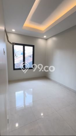 Rumah Luas Asri 4 KT Siap Pakai di Meruya Jakarta Barat Rumah Luas Asri 4 KT Siap Pakai di Meruya Jakarta Barat