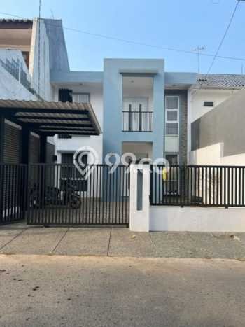 Rumah Elit LB 175m2 Siap Huni Desain Elegan di Jatiwaringin, Jakarta Timur Rumah Elit LB 175m2 Siap Huni Desain Elegan di Jatiwaringin, Jakarta Timur