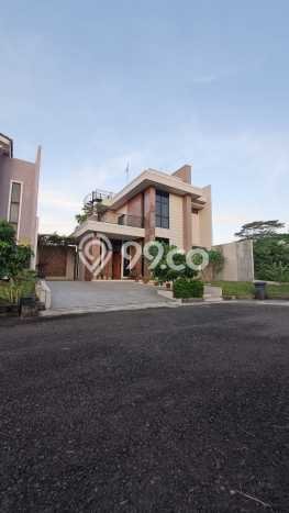 Jual Rumah Luas Elegan Dengan View Eksklusif di Grand Wisata, Bekasi Jual Rumah Luas Elegan Dengan View Eksklusif di Grand Wisata, Bekasi