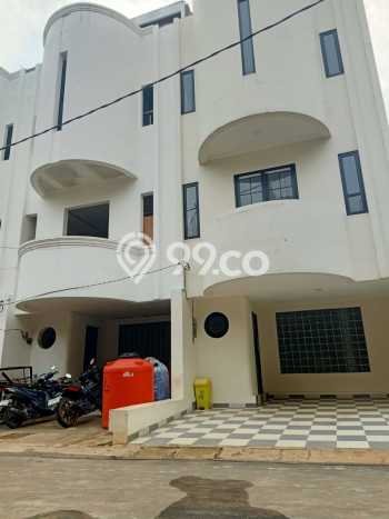 Dijual Hunian Rumah Nyaman 4 Kamar di Pondok Kelapa, Jakarta Timur Dijual Hunian Rumah Nyaman 4 Kamar di Pondok Kelapa, Jakarta Timur