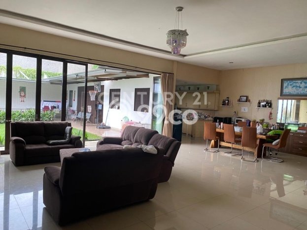 Rumah Nyaman di Cipaku, Bandung, Luas 510m² LB 310m² Rumah Nyaman di Cipaku, Bandung, Luas 510m² LB 310m²