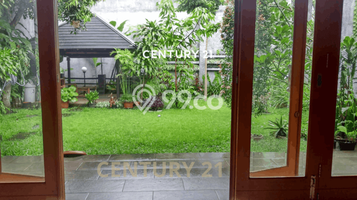 Rumah Mewah LB 500m2 Siap Huni Desain Elegan di Cipaganti, Bandung Rumah Mewah LB 500m2 Siap Huni Desain Elegan di Cipaganti, Bandung