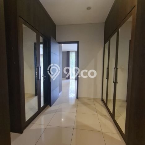 Rumah Elit Modern Tanpa Renovasi di Lebak Bulus Jakarta Selatan Rumah Elit Modern Tanpa Renovasi di Lebak Bulus Jakarta Selatan