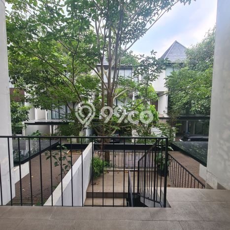 Rumah Elit Modern Tanpa Renovasi di Lebak Bulus Jakarta Selatan Rumah Elit Modern Tanpa Renovasi di Lebak Bulus Jakarta Selatan