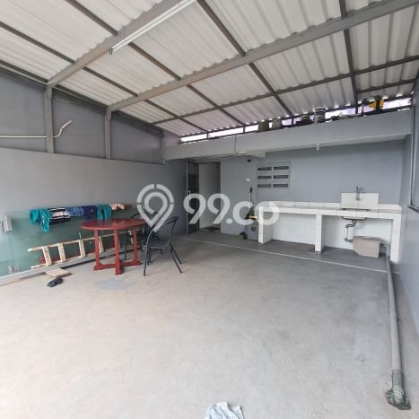 Unit Ruko disewakan di Kebayoran Lama Jakarta Selatan dengan LT 102m2 / LB 258m2 Unit Ruko disewakan di Kebayoran Lama Jakarta Selatan dengan LT 102m2 / LB 258m2