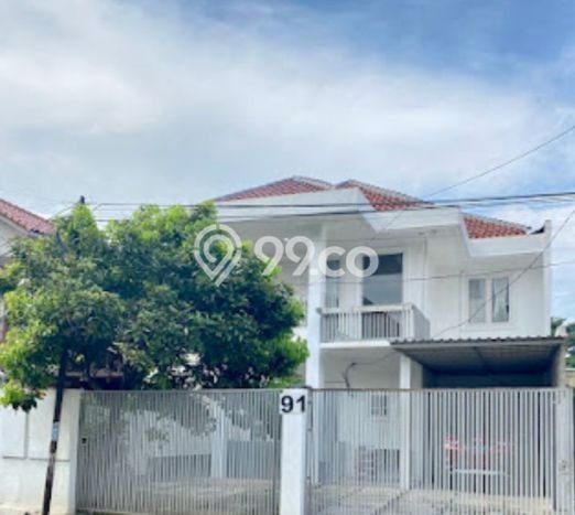 Rumah Asri di Ciputat Timur, Tangerang Selatan, LT 200m² LB 159m² Rumah Asri di Ciputat Timur, Tangerang Selatan, LT 200m² LB 159m²