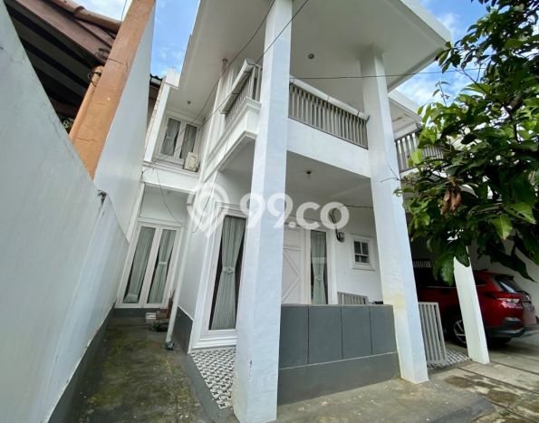Rumah Asri di Ciputat Timur, Tangerang Selatan, LT 200m² LB 159m² Rumah Asri di Ciputat Timur, Tangerang Selatan, LT 200m² LB 159m²