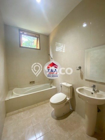 For Sale! Premium House LT 500m2 Desain Modern di Warung Buncit For Sale! Premium House LT 500m2 Desain Modern di Warung Buncit