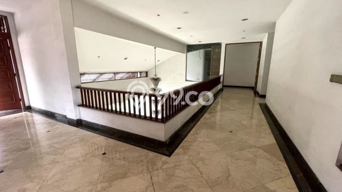 Rumah Luxury Modern Tanpa Renovasi di Pondok Indah Jakarta Selatan Rumah Luxury Modern Tanpa Renovasi di Pondok Indah Jakarta Selatan