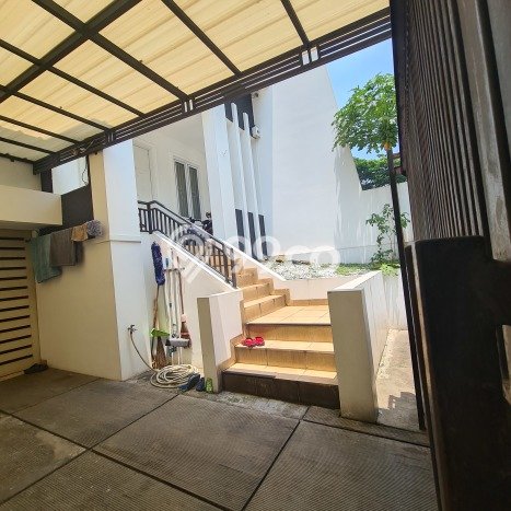 Rumah Elit Modern Tanpa Renovasi di Pondok Indah Jakarta Selatan Rumah Elit Modern Tanpa Renovasi di Pondok Indah Jakarta Selatan