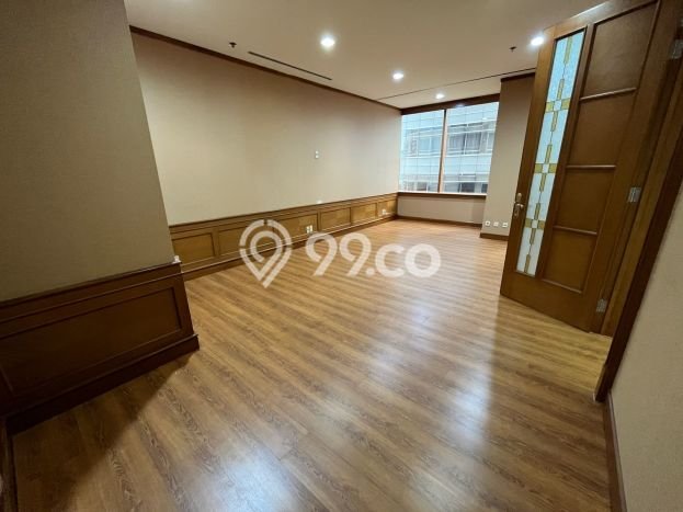 Disewakan Kantor komersial di Sudirman luas bangunan 300m2 Disewakan Kantor komersial di Sudirman luas bangunan 300m2