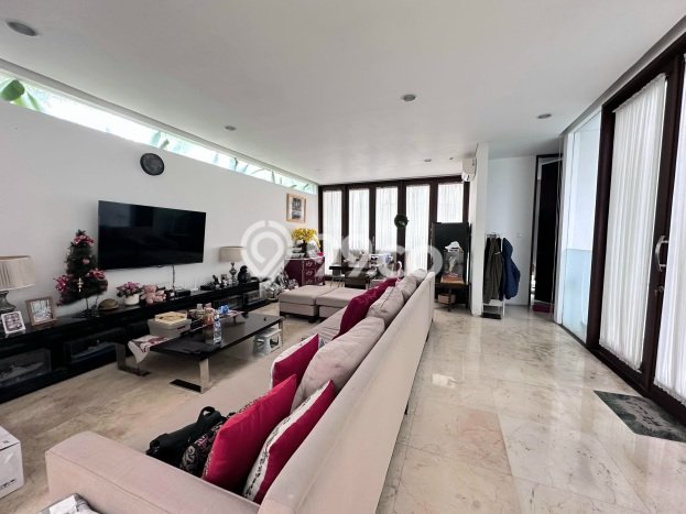Rumah Mewah LB 600m2 Siap Huni Desain Elegan di Kemang, Jakarta Selatan Rumah Mewah LB 600m2 Siap Huni Desain Elegan di Kemang, Jakarta Selatan