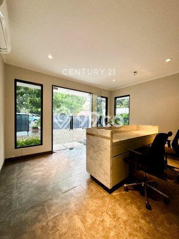 Disewakan Rumah Strategis di Pakubuwono LT 500m2 / LB 382m2 Siap Huni Disewakan Rumah Strategis di Pakubuwono LT 500m2 / LB 382m2 Siap Huni