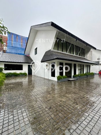 Disewakan Rumah Strategis di Pakubuwono LT 500m2 / LB 382m2 Siap Huni Disewakan Rumah Strategis di Pakubuwono LT 500m2 / LB 382m2 Siap Huni