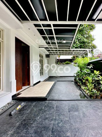 For Sale! Luxury House LT 200m2 Desain Modern di Pondok Indah For Sale! Luxury House LT 200m2 Desain Modern di Pondok Indah