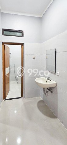 Disewakan! Rumah 4 Kamar Tidur &
2 Kamar Mandi di Sektor 9-Bintaro, Tangerang Selatan Disewakan! Rumah 4 Kamar Tidur &
2 Kamar Mandi di Sektor 9-Bintaro, Tangerang Selatan