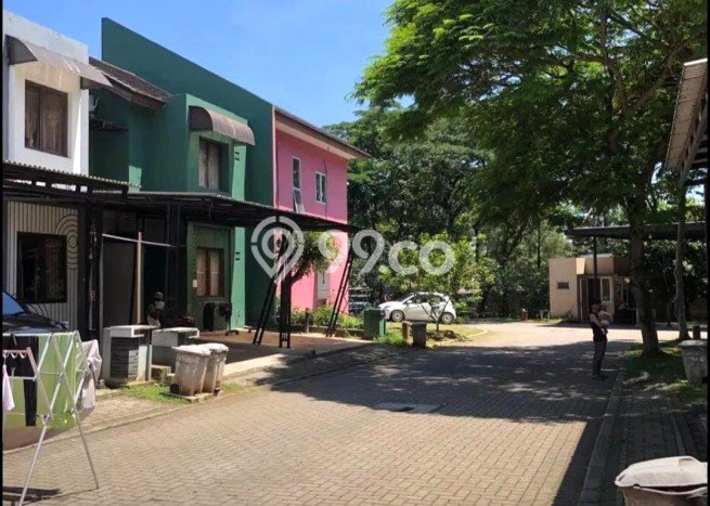 Rumah Luas Asri 5 KT Siap Pakai di BSD City Tangerang Rumah Luas Asri 5 KT Siap Pakai di BSD City Tangerang