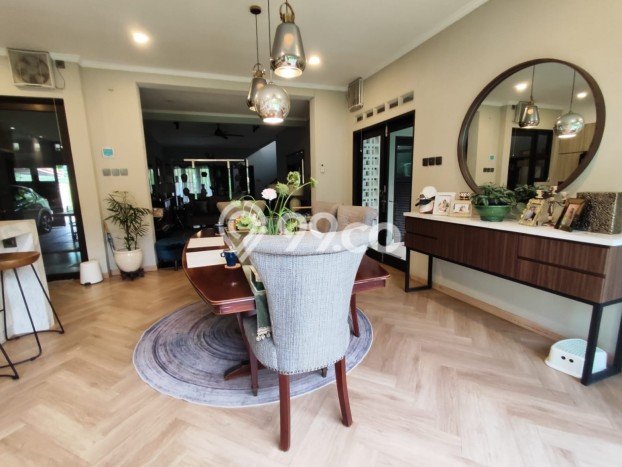 Hunian Mewah LB 250m2 Siap Pakai Desain Elegan di Bintaro, Tangerang Selatan Hunian Mewah LB 250m2 Siap Pakai Desain Elegan di Bintaro, Tangerang Selatan