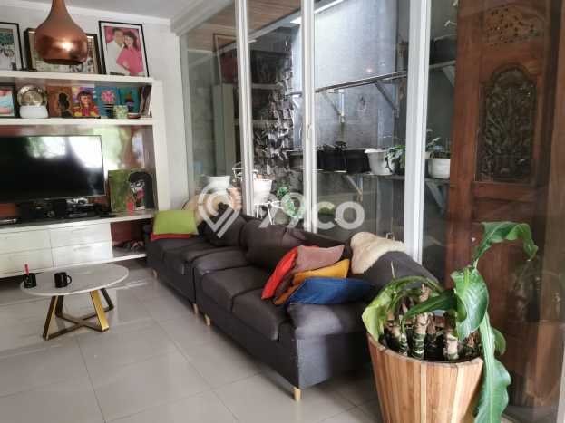 Rumah Mewah LB 180m2 Siap Huni Desain Elegan di Bintaro, Tangerang Selatan Rumah Mewah LB 180m2 Siap Huni Desain Elegan di Bintaro, Tangerang Selatan