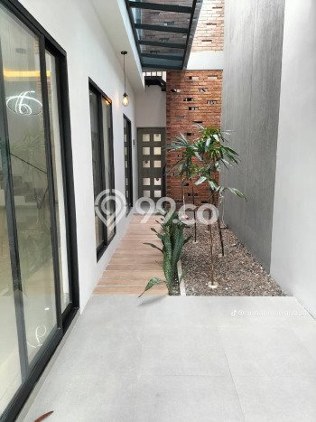 Rumah Elit Modern Tanpa Renovasi di Setiabudi Bandung Rumah Elit Modern Tanpa Renovasi di Setiabudi Bandung