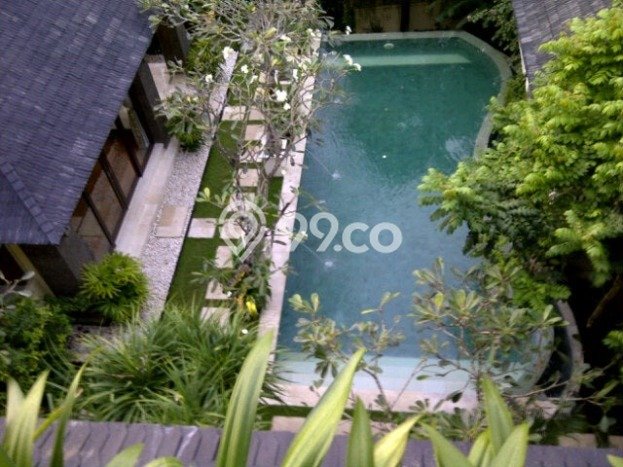 Vila di , Luas 732m2m², Ideal untuk hunian keluarga Vila di , Luas 732m2m², Ideal untuk hunian keluarga