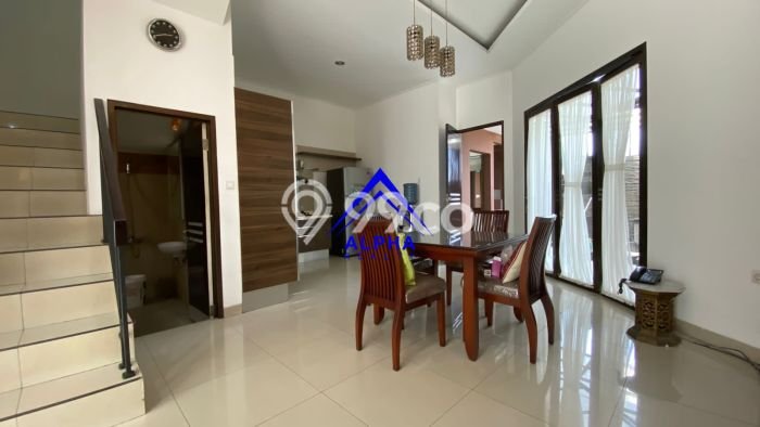 Rumah Disewakan Bandung LT 165m2 LB 250m2 Area Sarijadi Rumah Disewakan Bandung LT 165m2 LB 250m2 Area Sarijadi