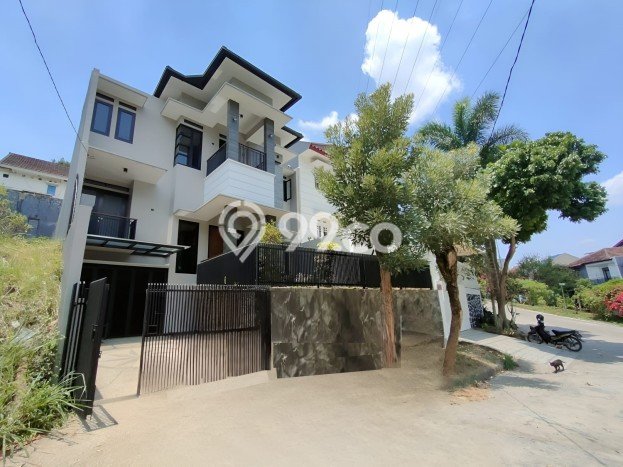 Dijual Rumah Luas Megah Dengan View Cantik di Setiabudi, Bandung Dijual Rumah Luas Megah Dengan View Cantik di Setiabudi, Bandung