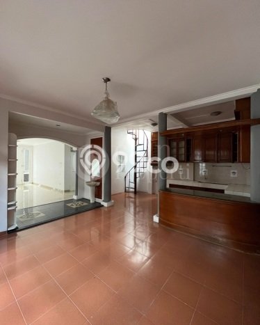 Ready to Use! Luxury House LT 200m2 Desain Elegan di Kota Wisata Ready to Use! Luxury House LT 200m2 Desain Elegan di Kota Wisata