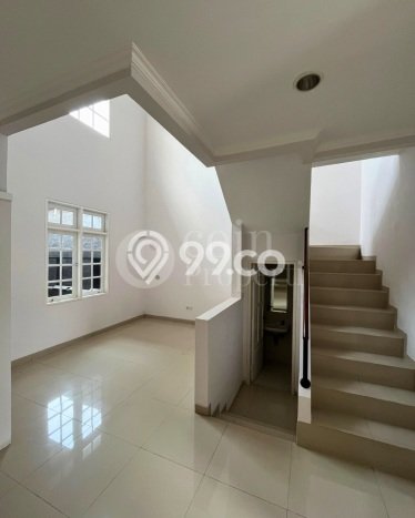 Ready to Use! Luxury House LT 200m2 Desain Elegan di Kota Wisata Ready to Use! Luxury House LT 200m2 Desain Elegan di Kota Wisata