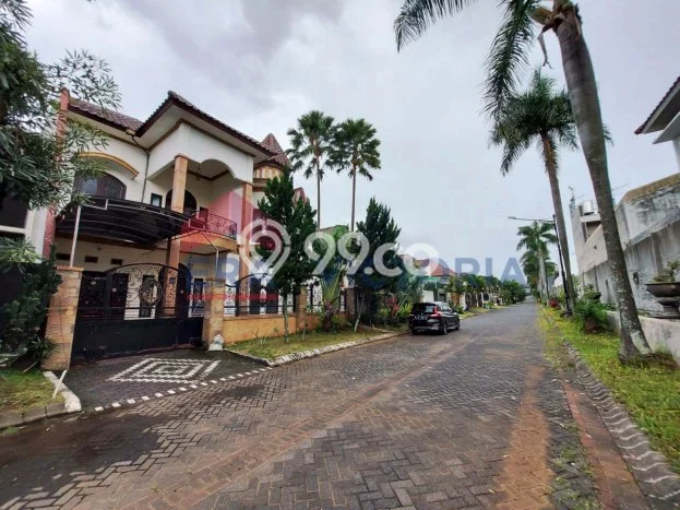 Disewakan! Rumah 4 Kamar Tidur &
3 Kamar Mandi di Dieng, Malang Disewakan! Rumah 4 Kamar Tidur &
3 Kamar Mandi di Dieng, Malang