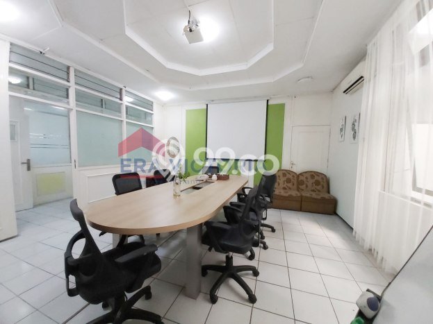 Kantor disewakan di Blimbing Malang dengan luas bangunan 560m2 Kantor disewakan di Blimbing Malang dengan luas bangunan 560m2