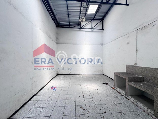 Rumah Nyaman area Blimbing, 2 KM, Lingkungan Strategis, Luas 92m2m² Bangunan 180m2m² Rumah Nyaman area Blimbing, 2 KM, Lingkungan Strategis, Luas 92m2m² Bangunan 180m2m²