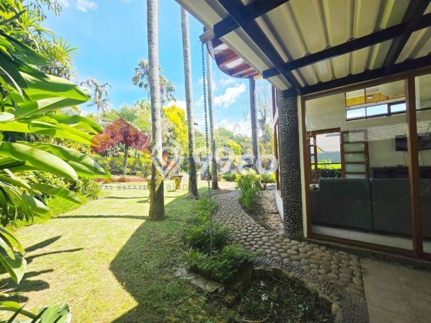 FOR SALE! Vila Kawasan , Area 432m2m², Posisi Premium FOR SALE! Vila Kawasan , Area 432m2m², Posisi Premium