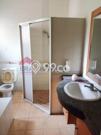 Rumah Mewah LB 345m2 Siap Pakai Desain Elegan di Surabaya Kota, Surabaya Rumah Mewah LB 345m2 Siap Pakai Desain Elegan di Surabaya Kota, Surabaya
