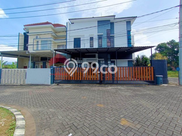 Jual Rumah Strategis Bagus Punya 4 KT di Karangploso Malang SHM Jual Rumah Strategis Bagus Punya 4 KT di Karangploso Malang SHM