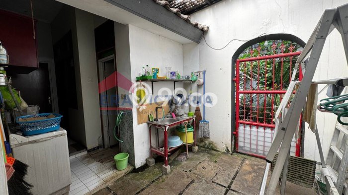 HUNIAN PILIHAN! Rumah di , Luas 245m2m² LB 100m2m² HUNIAN PILIHAN! Rumah di , Luas 245m2m² LB 100m2m²