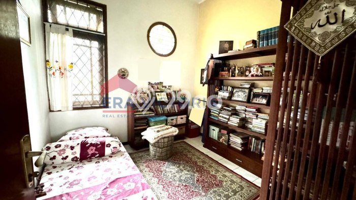 HUNIAN PILIHAN! Rumah di , Luas 245m2m² LB 100m2m² HUNIAN PILIHAN! Rumah di , Luas 245m2m² LB 100m2m²