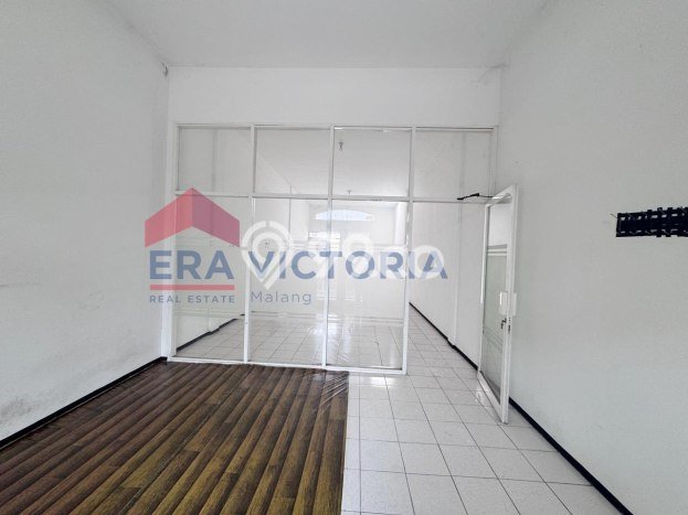 Rumah Nyaman area Blimbing, 2 KM, Lingkungan Strategis, Luas 92m2m² Bangunan 180m2m² Rumah Nyaman area Blimbing, 2 KM, Lingkungan Strategis, Luas 92m2m² Bangunan 180m2m²