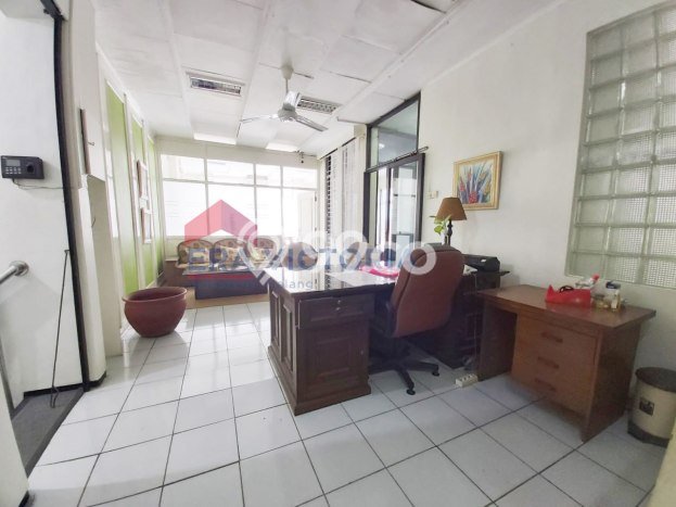 Kantor disewakan di Blimbing Malang dengan luas bangunan 560m2 Kantor disewakan di Blimbing Malang dengan luas bangunan 560m2