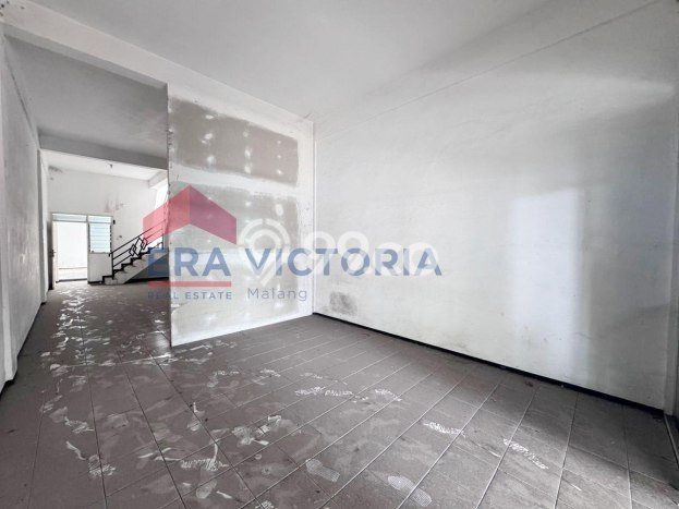 Rumah Nyaman area Blimbing, 2 KM, Lingkungan Strategis, Luas 92m2m² Bangunan 180m2m² Rumah Nyaman area Blimbing, 2 KM, Lingkungan Strategis, Luas 92m2m² Bangunan 180m2m²