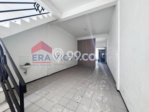 Rumah Nyaman area Blimbing, 2 KM, Lingkungan Strategis, Luas 92m2m² Bangunan 180m2m² Rumah Nyaman area Blimbing, 2 KM, Lingkungan Strategis, Luas 92m2m² Bangunan 180m2m²