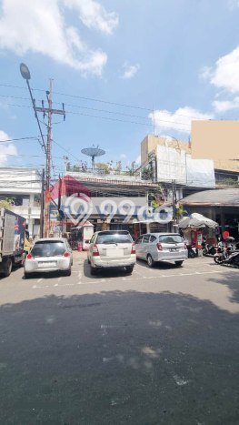 Unit Ruko disewakan di Klojen Malang dengan LT 200m2 / LB 200m2 Unit Ruko disewakan di Klojen Malang dengan LT 200m2 / LB 200m2