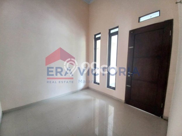 Disewakan! Rumah 3 Kamar Tidur &
2 Kamar Mandi di Permata Jingga, Malang Disewakan! Rumah 3 Kamar Tidur &
2 Kamar Mandi di Permata Jingga, Malang