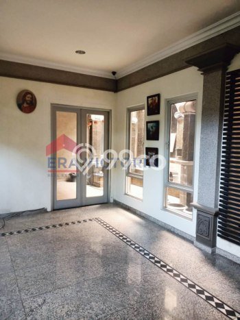 Rumah Mewah LB 345m2 Siap Pakai Desain Elegan di Surabaya Kota, Surabaya Rumah Mewah LB 345m2 Siap Pakai Desain Elegan di Surabaya Kota, Surabaya